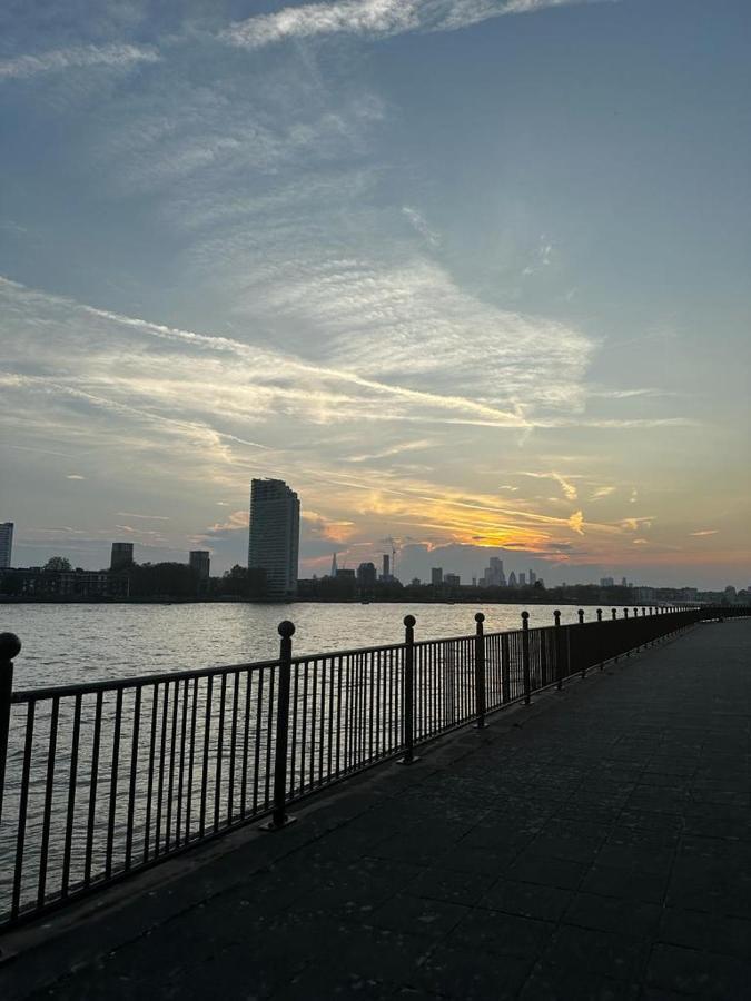 Maison d'hôtes Riverside En Double E14